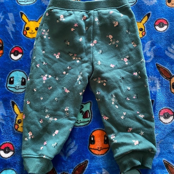 GAP Green and White Sweatpants with Whimsical Dots - Picture 4 of 4